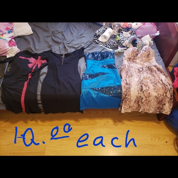 Dresses - Picture 1 of 4